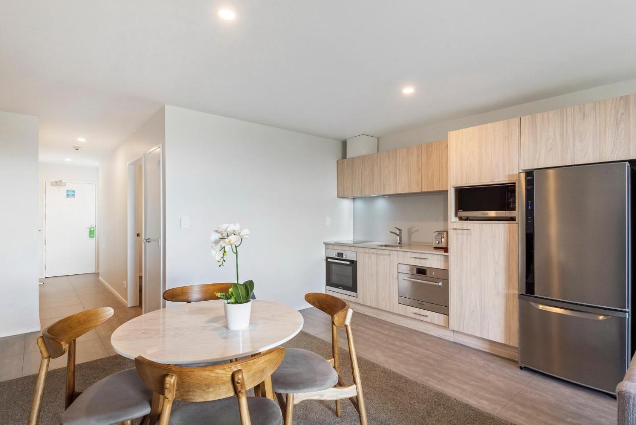 Fernz Motel & Apartments Birkenhead Auckland Extérieur photo A kitchen in a typical apartment