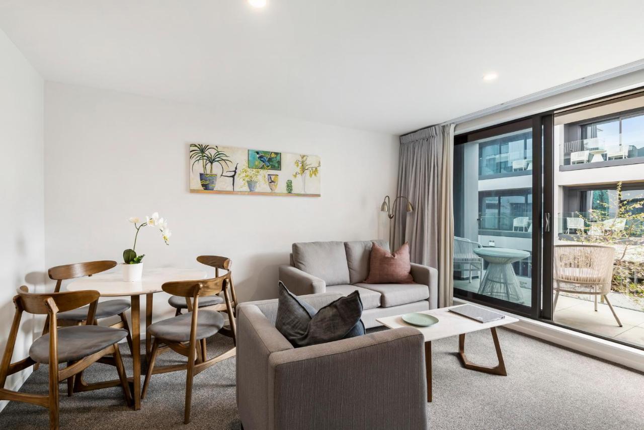 Fernz Motel & Apartments Birkenhead Auckland Extérieur photo A living room in a typical apartment