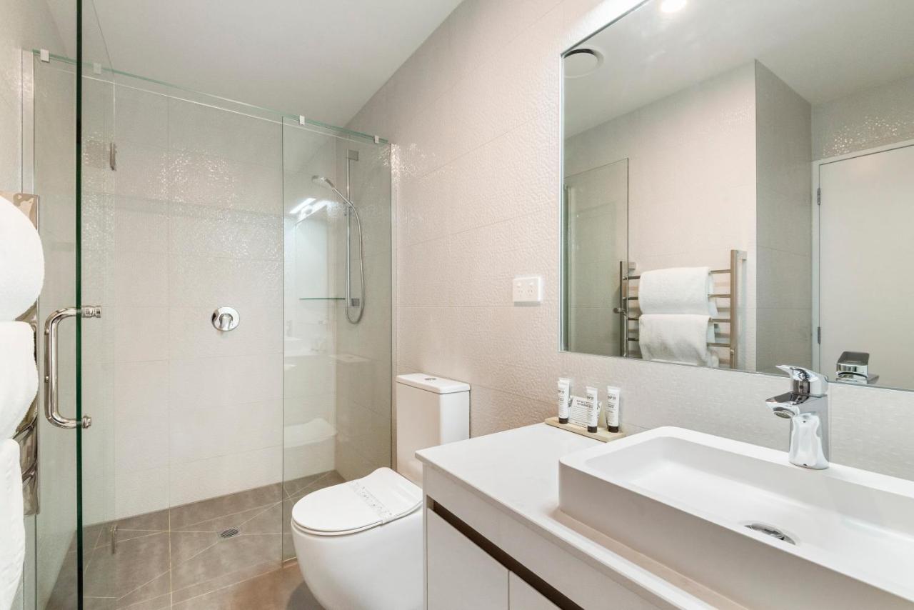 Fernz Motel & Apartments Birkenhead Auckland Extérieur photo A modern bathroom