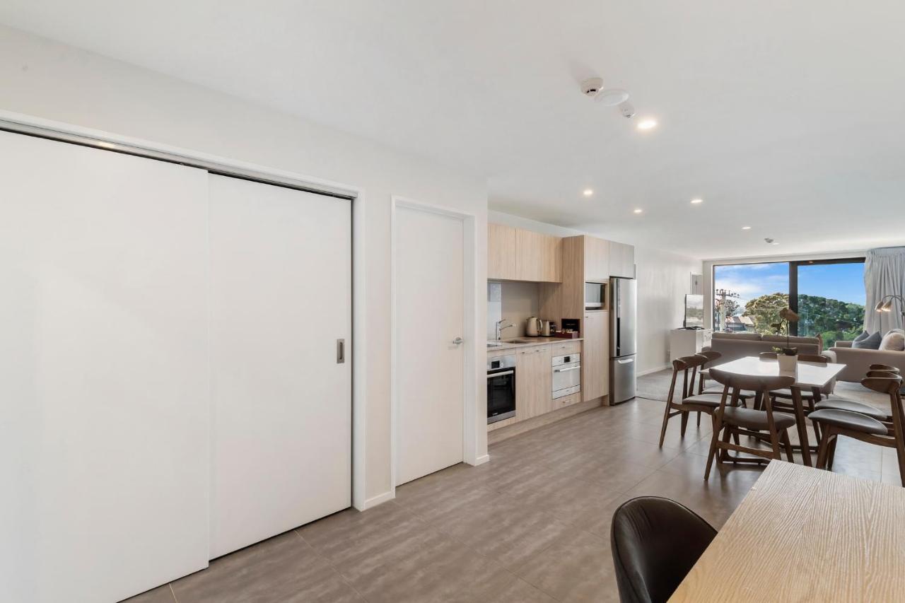 Fernz Motel & Apartments Birkenhead Auckland Extérieur photo A sliding door