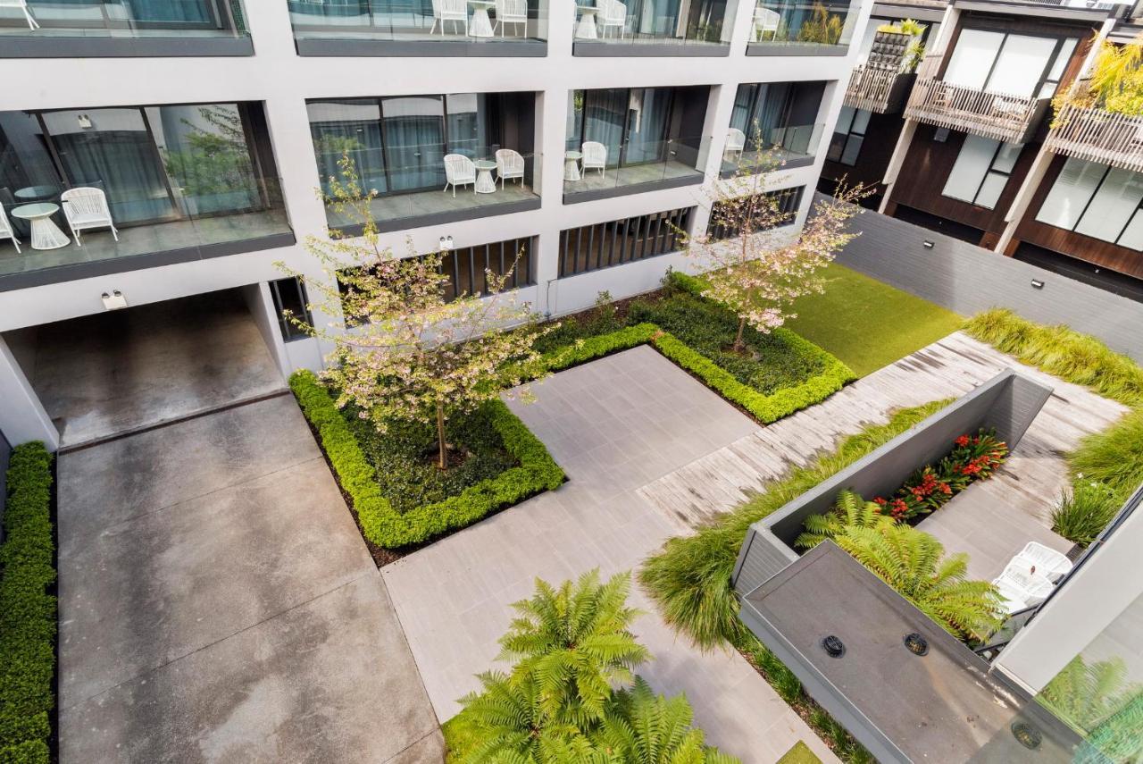 Fernz Motel & Apartments Birkenhead Auckland Extérieur photo The courtyard of the hotel